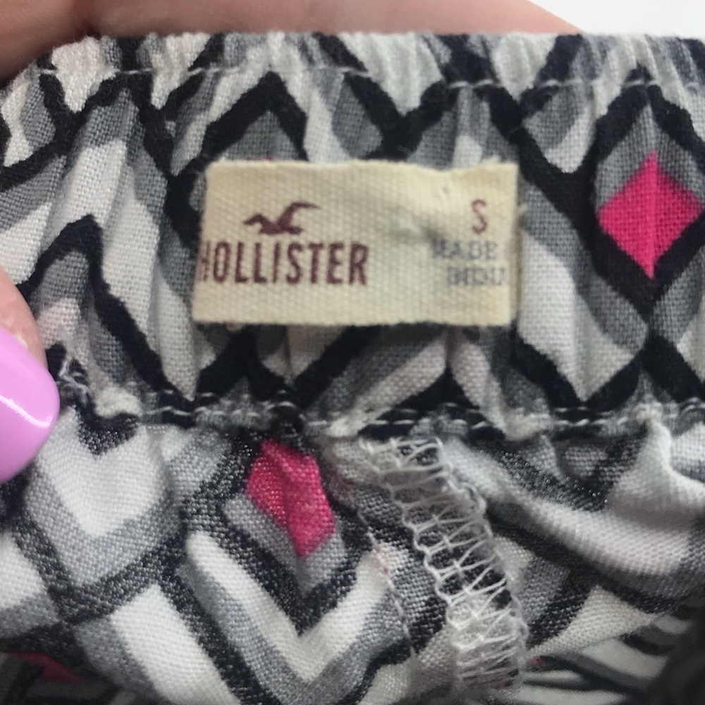 Hollister‎ Geometric Flowy Shorts Size S - Picture 4 of 4